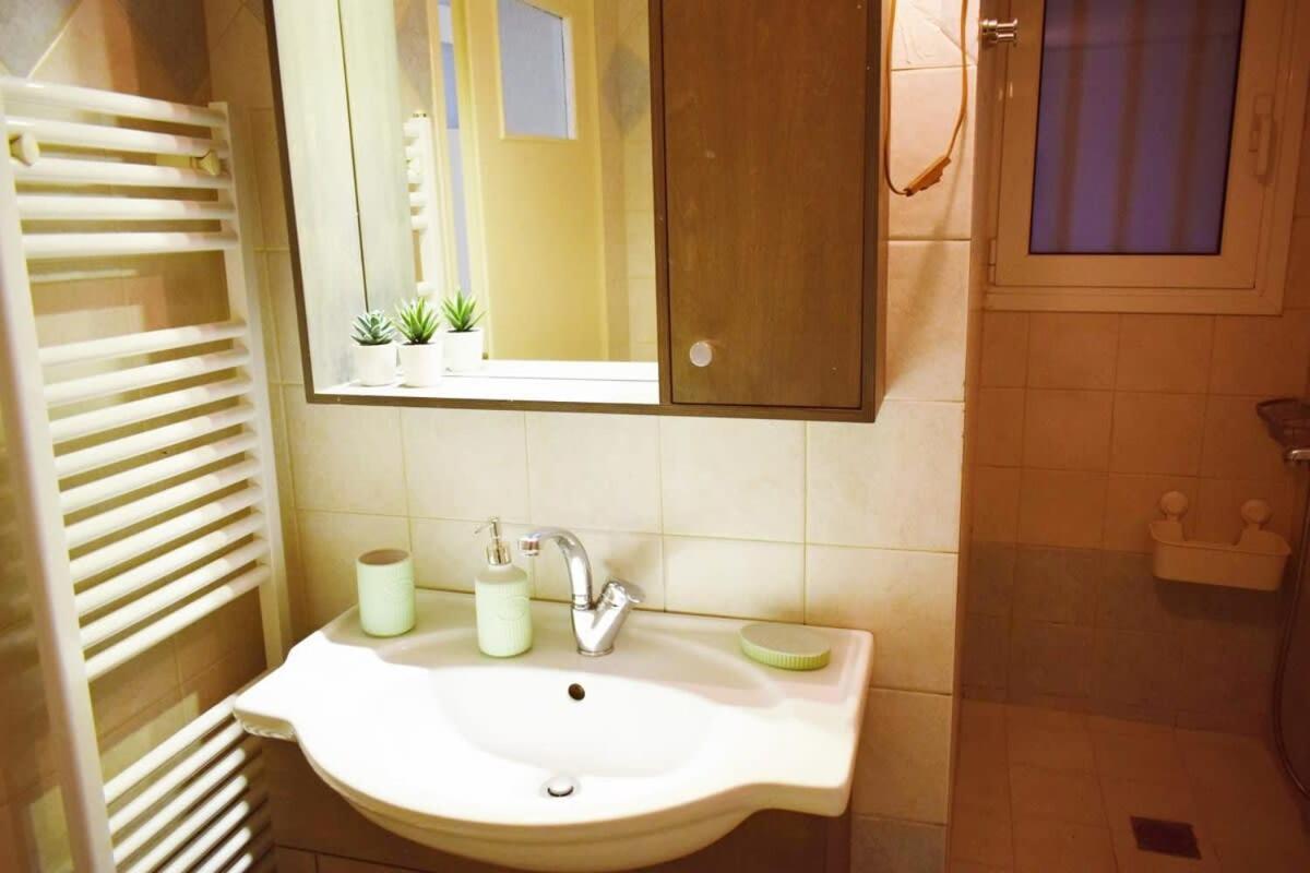 Stylish Apt In The Historic Heart Of The City Atena Exterior foto